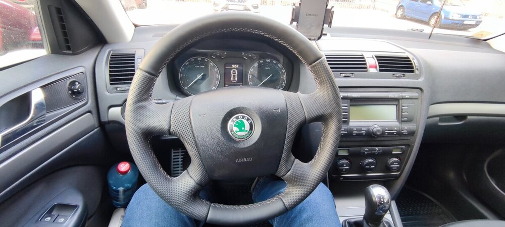 Skoda-Octavia-2-Volan-Retapitat-17_10_2024.thumb.jpg.3702b72b467b9693659d8fc6fb3a93dc.jpg